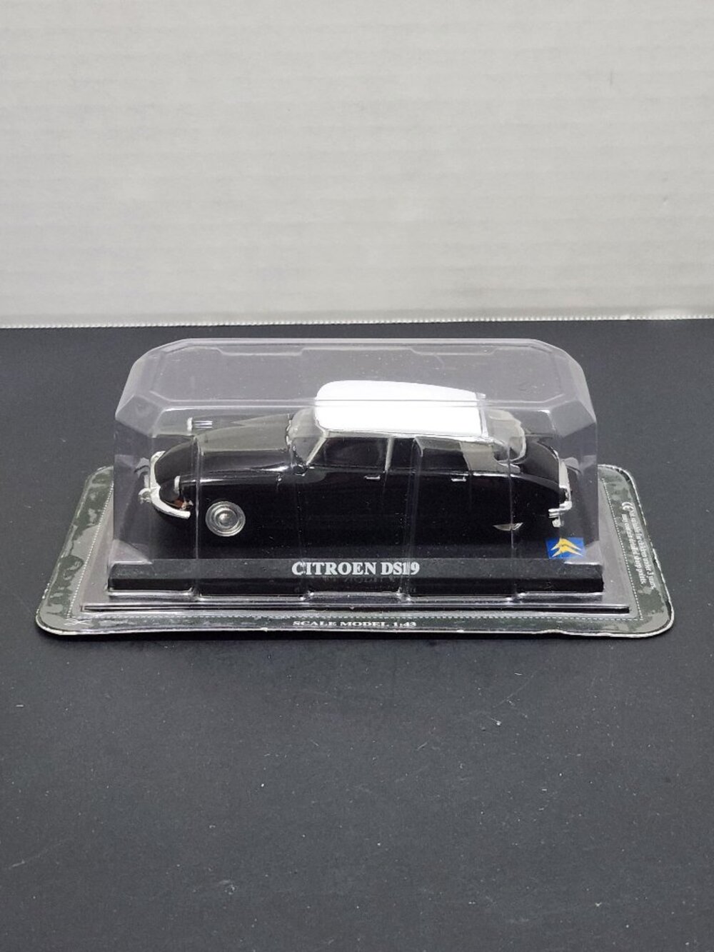 Citroen DS19 1963 Black White 1:43 Scale Diecast Model Car SEALED Blister Pack